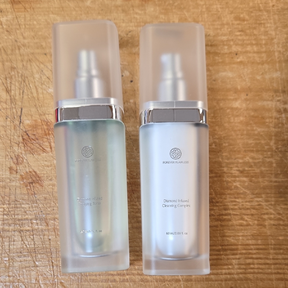 Forever Flawless Diamond Infused Cleansing Complex - Silver